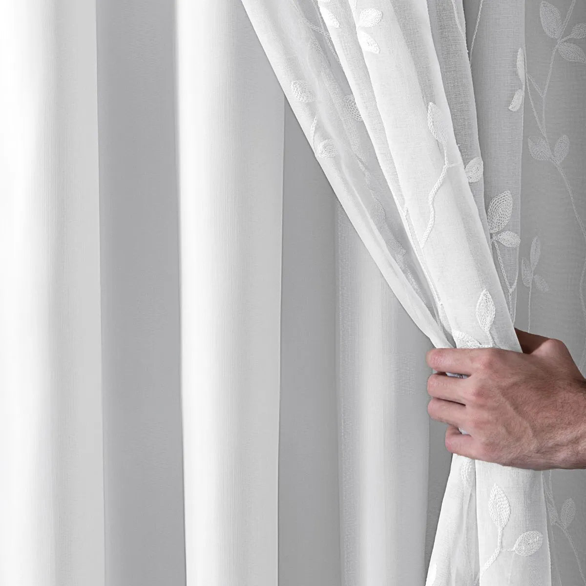 Cortina Maria Flor 4,00m x 2,60m - Folhagem Branca - M&C Cortinas - Ms Tapeçaria